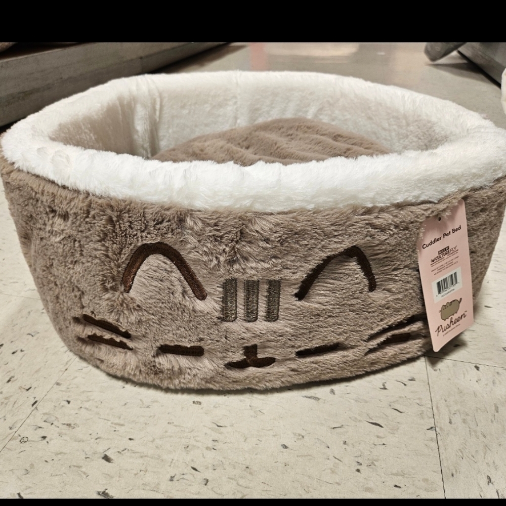 Pusheen Cuddler Pet Bed